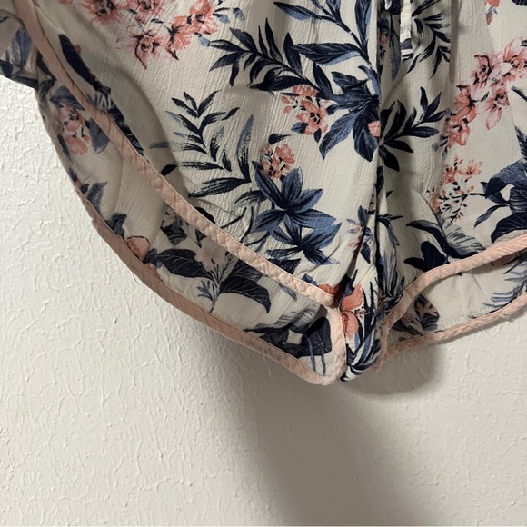 American Eagle Outfitters Floral Print Shorts - Pink and Blue Casual Beach - Picture 3 of 9